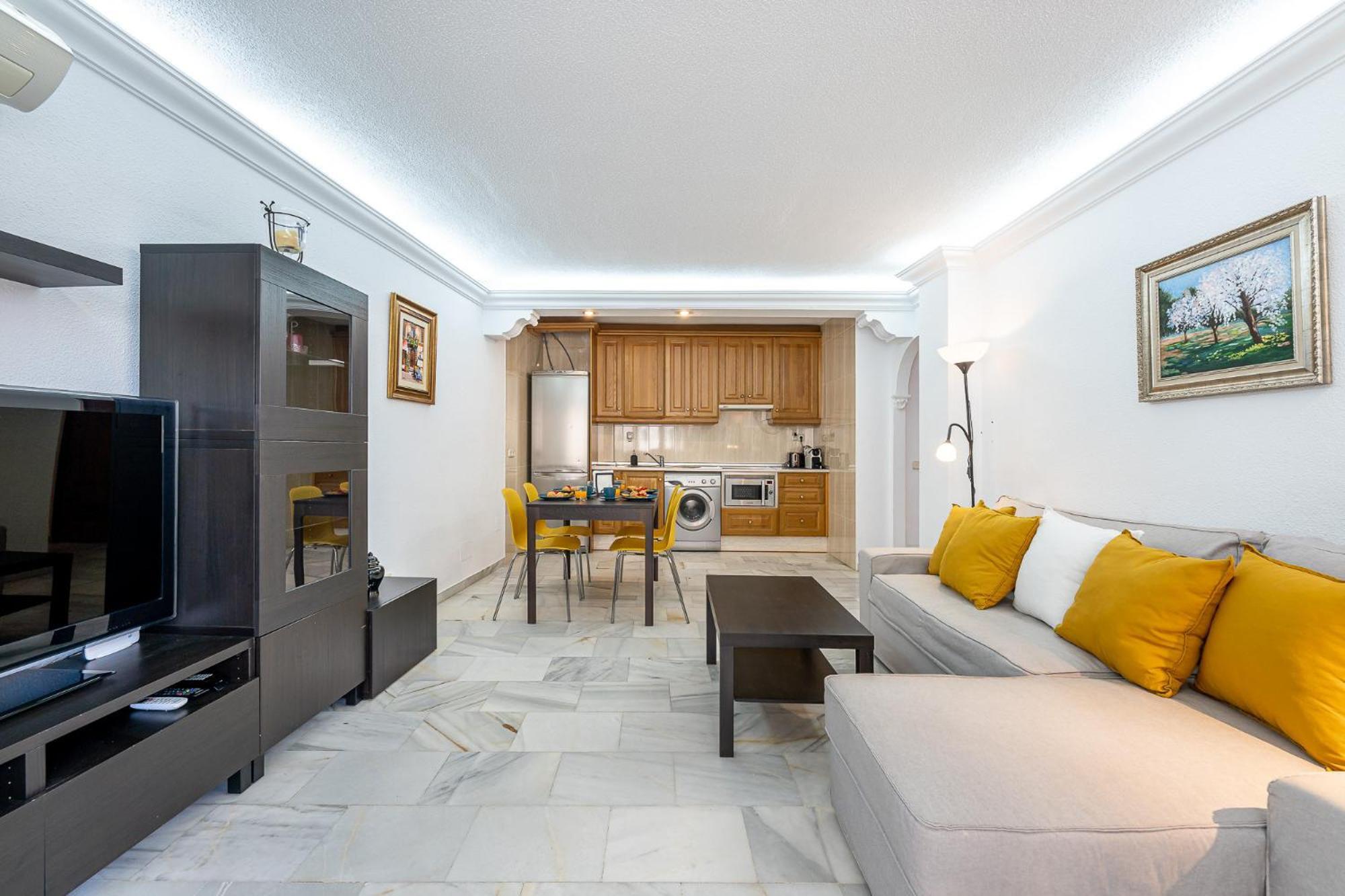 797 Holiday Rentals - Piso Para 3 En La Carihuela Con Piscina Торремолінос Екстер'єр фото