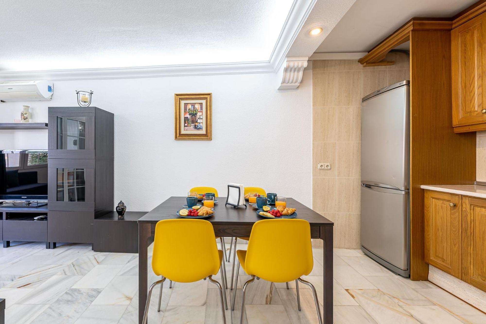797 Holiday Rentals - Piso Para 3 En La Carihuela Con Piscina Торремолінос Екстер'єр фото